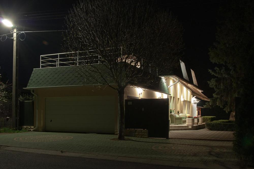 Ferienwohnung Deluxeapartman Nyíregyháza Exterior foto